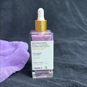 TRULY Moonicorn Shimmer Body Serum - Raspberry